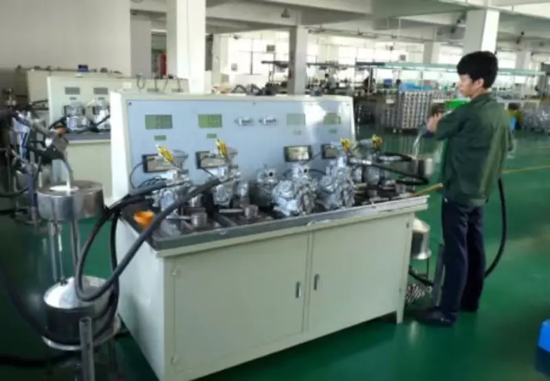 Ang fuel nozzle ay may 